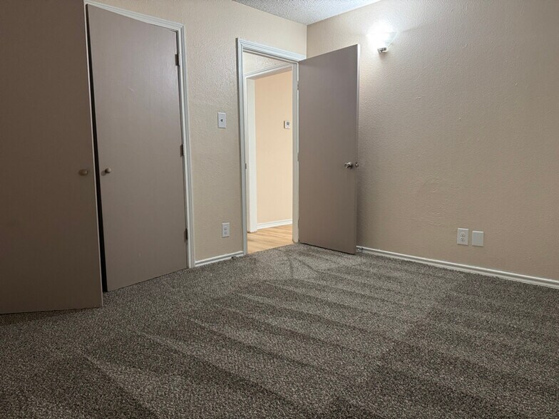 Building Photo - 1379 Sylvan Dr