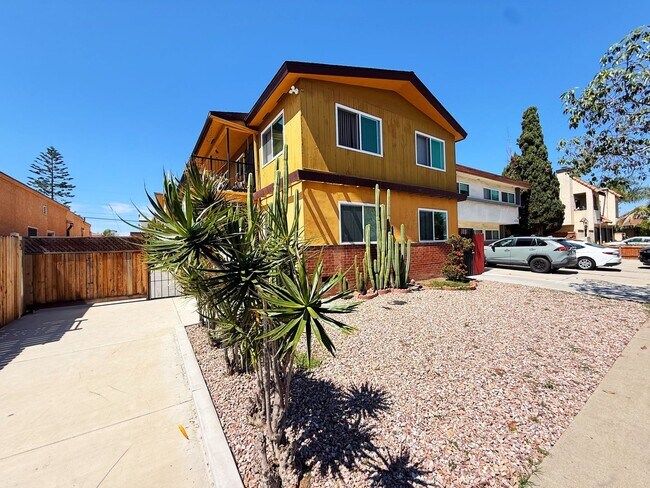 Building Photo - 4348 - 4352 1/2 McClintock St