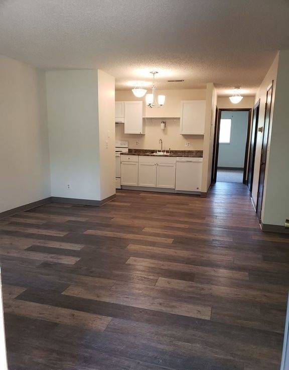 Building Photo - 1950-1960 Hunting