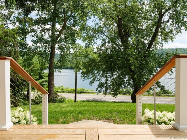 Building Photo - 121 Queechy Lake Dr