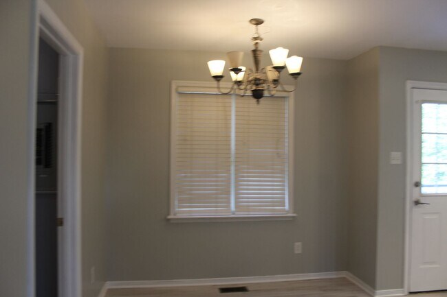 Building Photo - Great Rental Available in Chesterfield