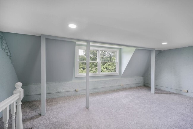 Building Photo - Sapcious Renovated Mt. Pleasant Home with ...