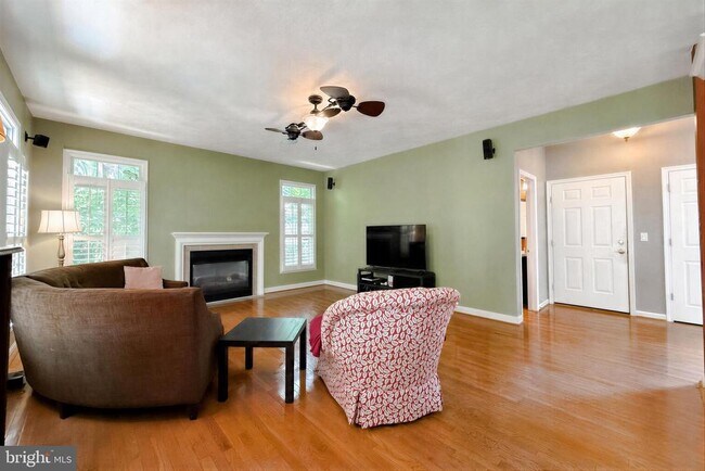 Building Photo - 23118 Silverberry Way