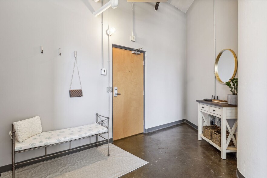 Building Photo - 500 Robert St N