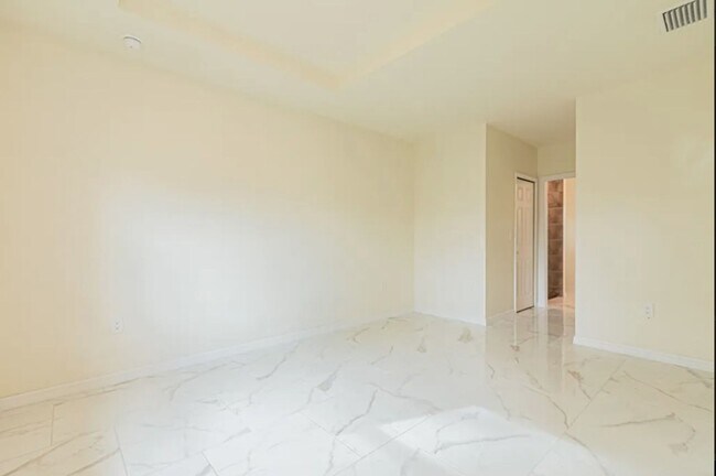 Building Photo - Great Location in Lake Placid-Large Three ...