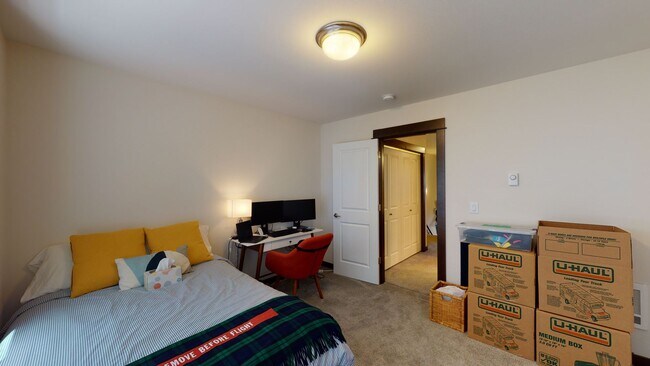 Building Photo - West Seattle Townhome - 2 bedroom 2 bathroom located in Sylvan Ridge Townhomes!  Available now!