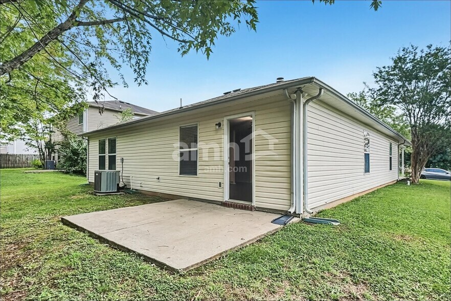 Building Photo - 2649 Sutherland Dr