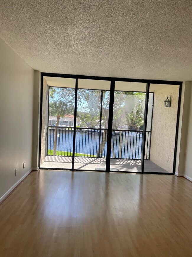 Building Photo - 14 Royal Palm Way