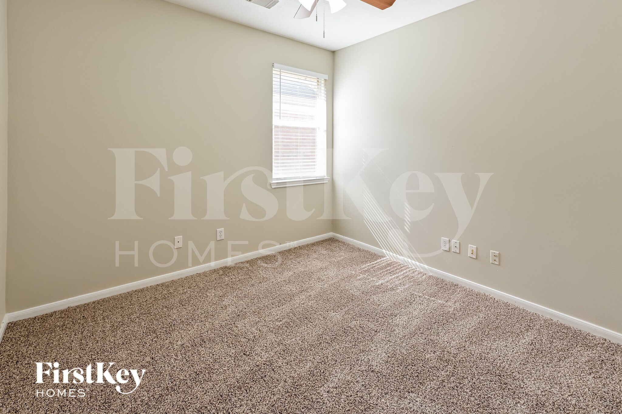 Building Photo - 23722 River Pl Dr