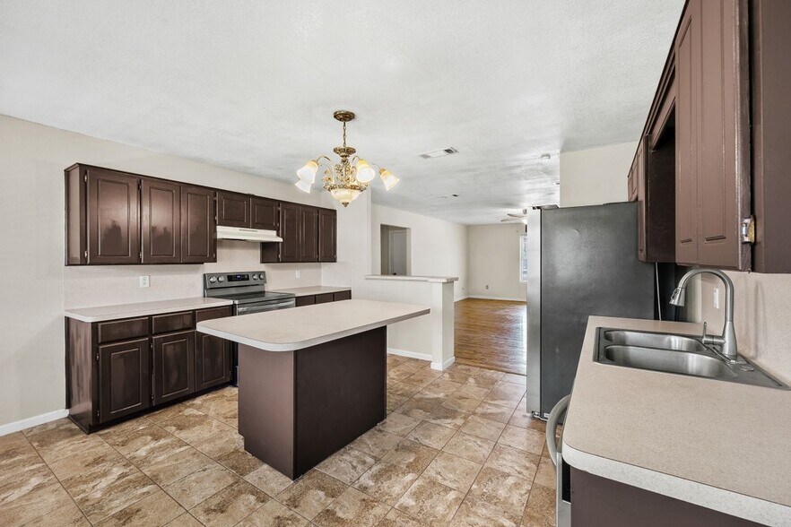 Building Photo - 4307 Stallion Dr