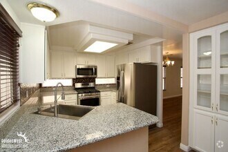 Building Photo - Charming 4Bdm 2.5Ba Home in the Heart of S...