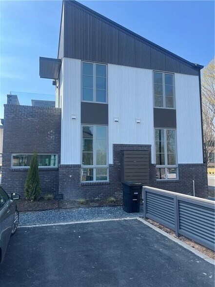 Building Photo - 360-362 2nd St