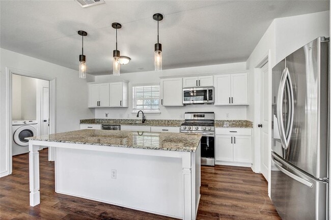 Building Photo - 610 Splitrock