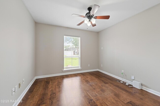 Building Photo - 412 Crest Cir