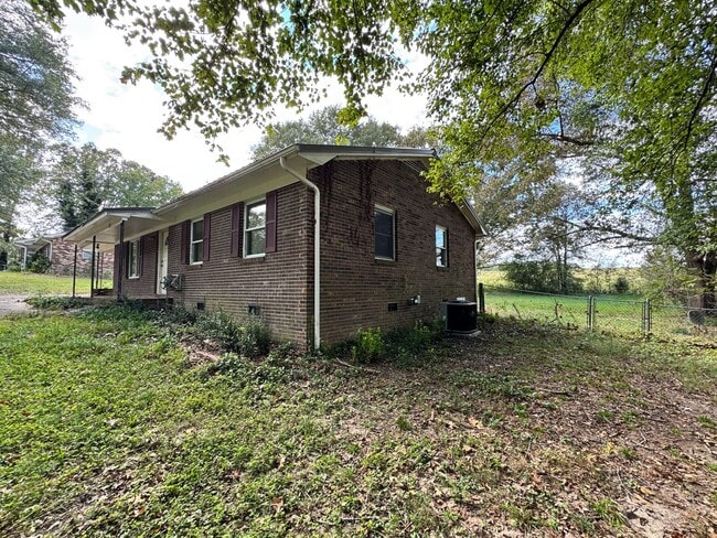 Building Photo - (Currently working on the property) 3/2 in...