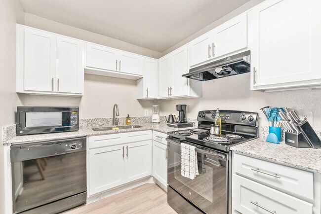 Building Photo - 1301 Crossing Pl