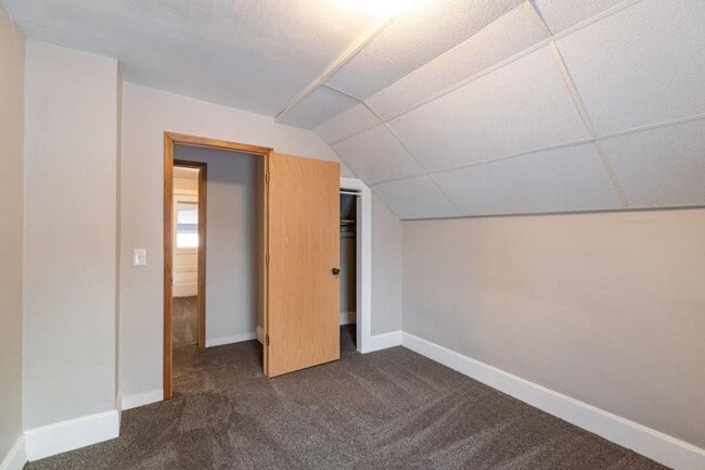 Building Photo - Southside 3BR house w/ garage and quartz countertops!