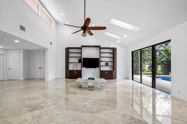 Building Photo - 10391 Boca Woods Ln