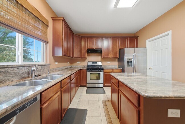 Building Photo - 9165 Buckingham Ct