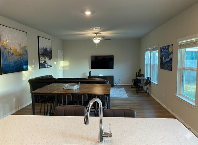 Building Photo - 11700 Lily Branch Ln