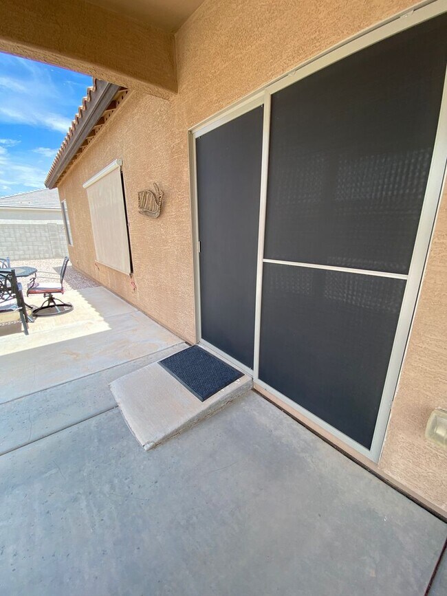Building Photo - Exceptional 4BR/2BA Home in Magma Ranch! T...