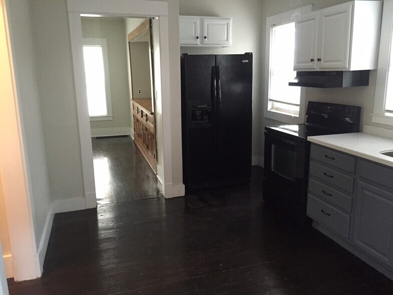 Building Photo - 1919 Plainfield Ave NE