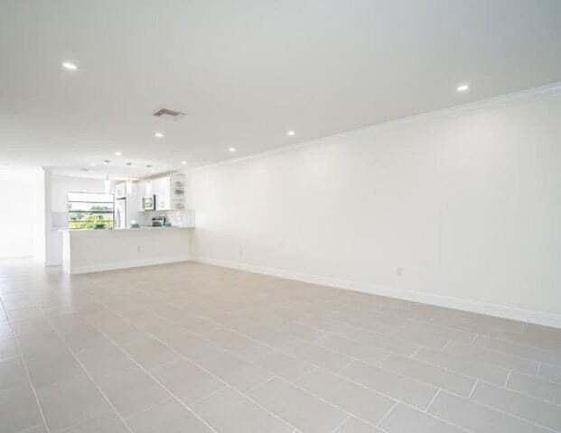 Building Photo - 9284 Vista Del Lago