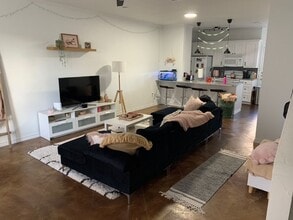 Building Photo - Updated Baylor Furnished Condo