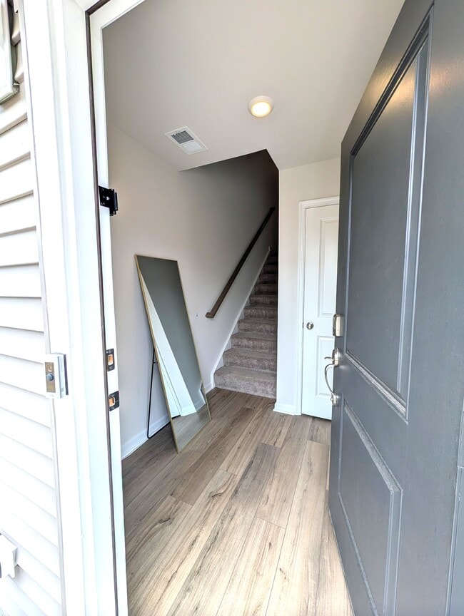 Building Photo - 5876 Ginger Dr