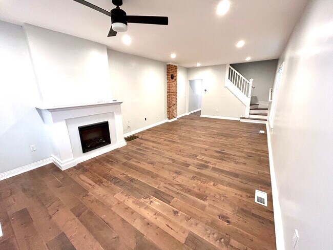 Building Photo - 211 Hawkes Ave