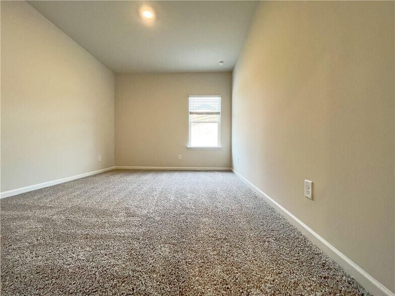 Building Photo - 6003 Hickory Crk Ct