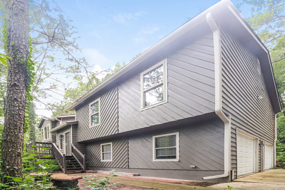 Building Photo - 249 Castleair Dr NE