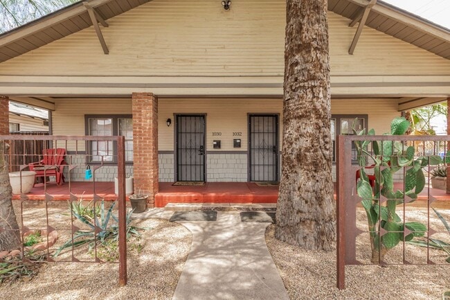 Building Photo - Garfield District 2 Bedroom Townhome | Patio & In-Unit Laundry | Free Rent