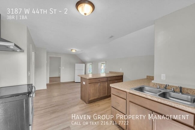 Building Photo - 3187 W 44th St