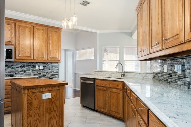 Building Photo - 115 Kenwick Ct