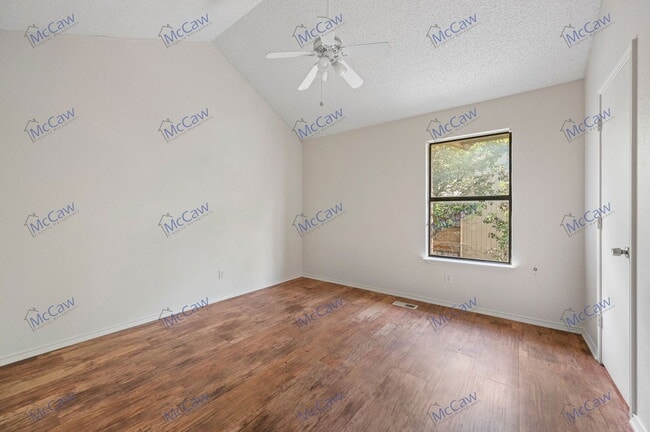 Building Photo - 800 Bluebonnet Dr