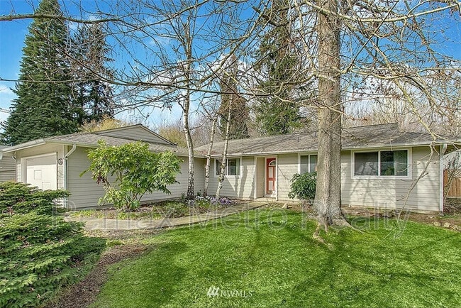 Building Photo - 2400 SE 19th St