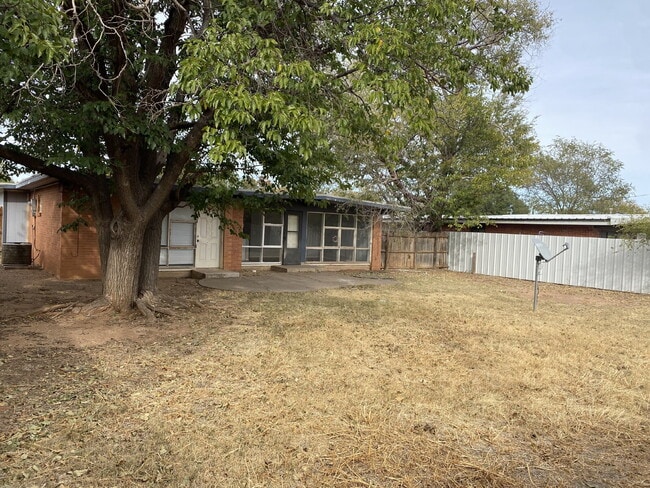 Building Photo - Updated 4 Bedroom, 1.5 Bath!