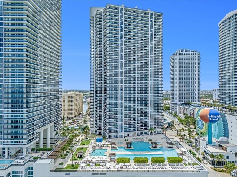 Building Photo - 1800 S Ocean Dr