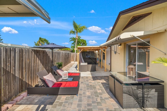 Building Photo - 7021 Sonata Dr