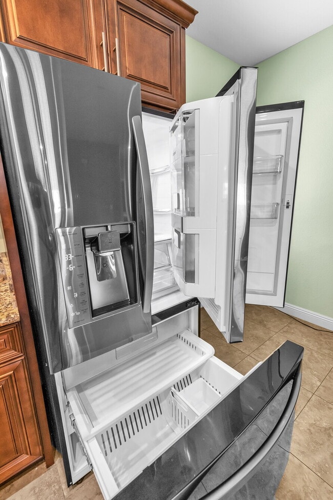 Building Photo - RV GARAGE | Single Story | Furnished Or Unfurnished