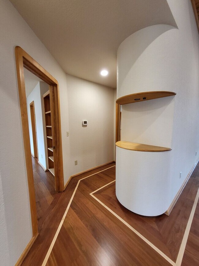 Building Photo - 604 Shadow Grove Ct