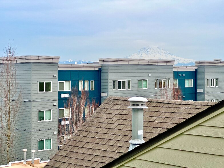 Building Photo - 2330 Yakima Ct