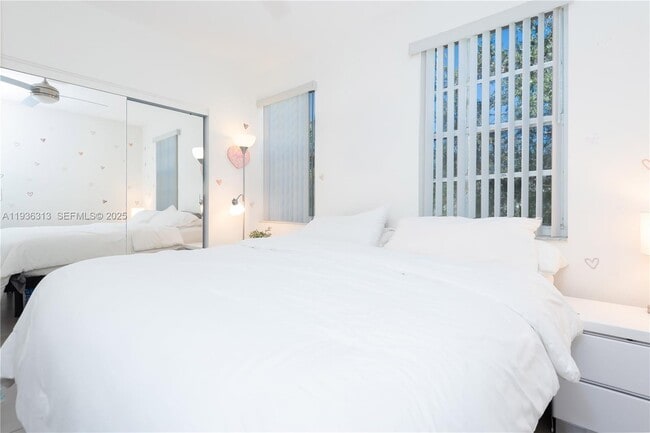 Building Photo - 7818 Dixie Beach Cir