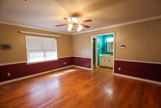 Building Photo - 507 Parklane Dr