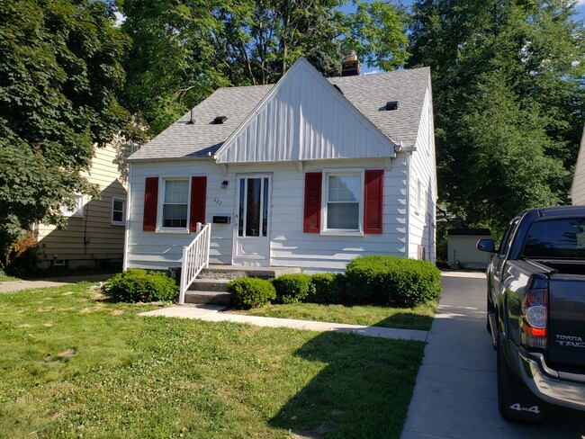 Building Photo - 622 E Twelve Mile Rd