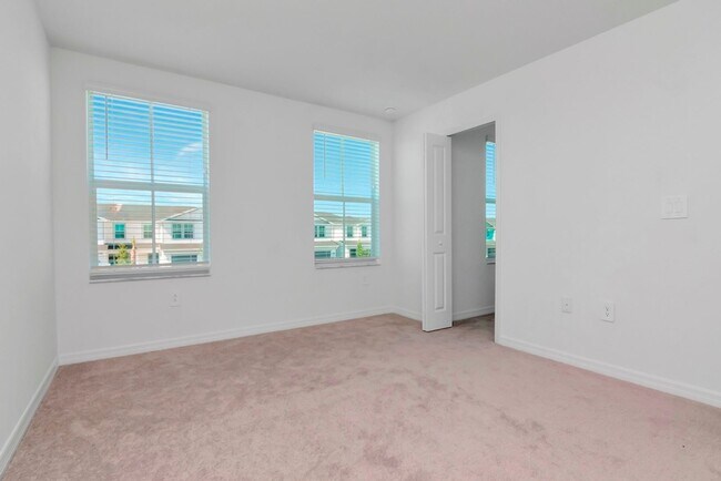 Building Photo - Brand-New 3BR/2.5BA Townhome in Lakewood Ranch — Internet, Trash & Lawn Care Included
