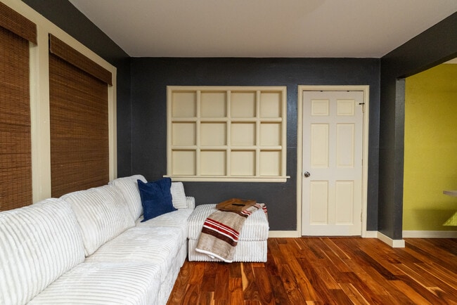 Building Photo - 10814 Stallcup Dr