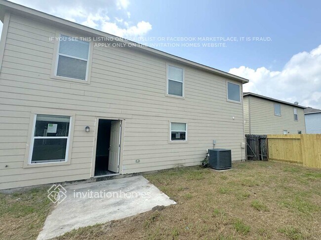 Building Photo - 3827 Middlecrest Ln