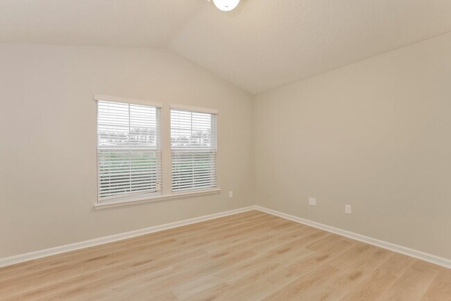 Building Photo - 806 Deer Crossing Rd